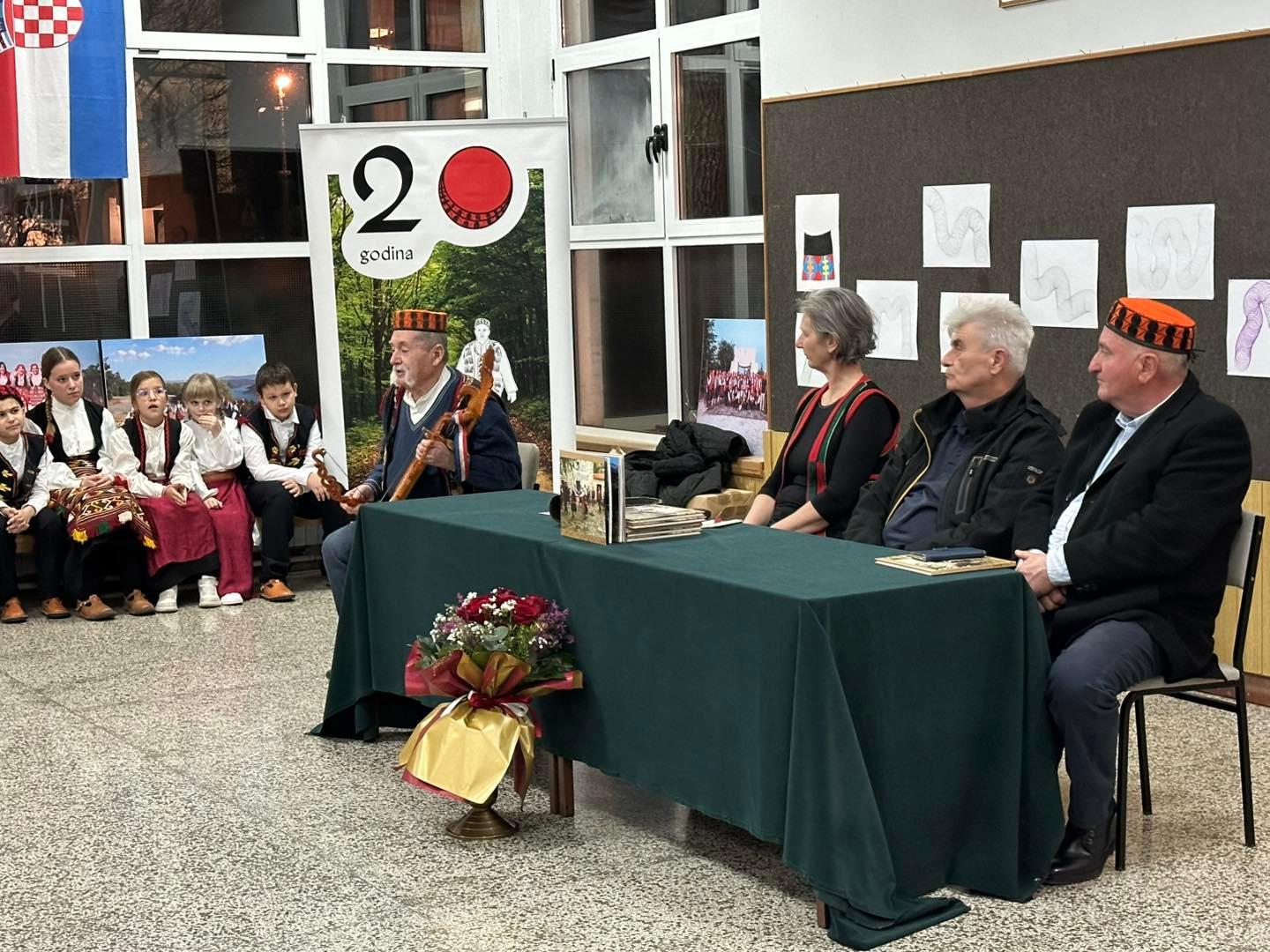 Uz predstavljanje monografije, KUU Miljevci obilježili 20 godina čuvanja tradicije